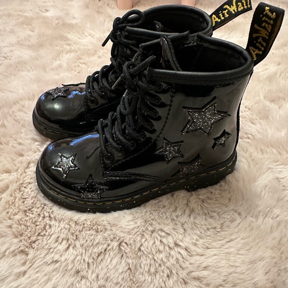 Size 10 toddler doc marten’s - Picture 2 of 4